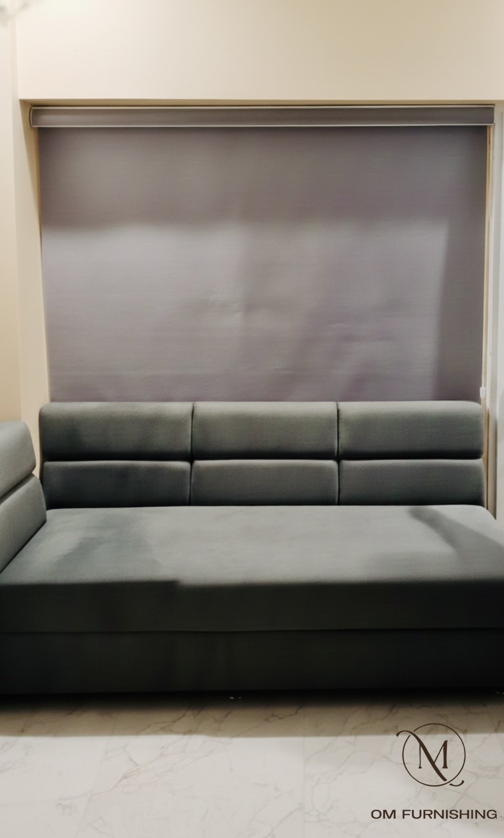 Blinds in a room with a built-in bench seat